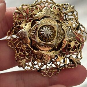 Vintage large Elegant Gold Filigree Brooch